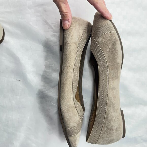 Me Too Women's Taupey Suede Pointed Toe Reign Flats - Picture 9 of 9